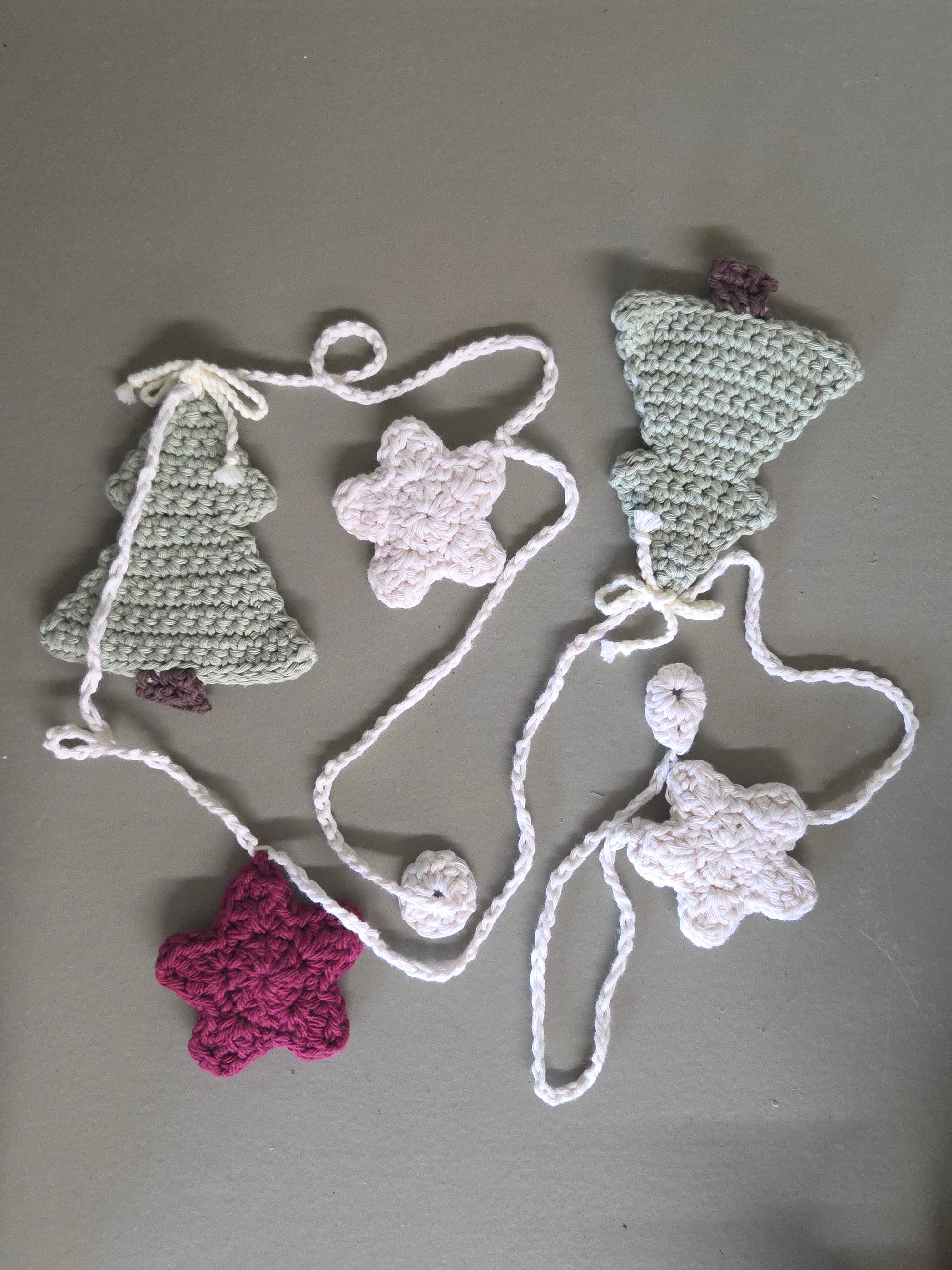 Crochet Christmas Garland