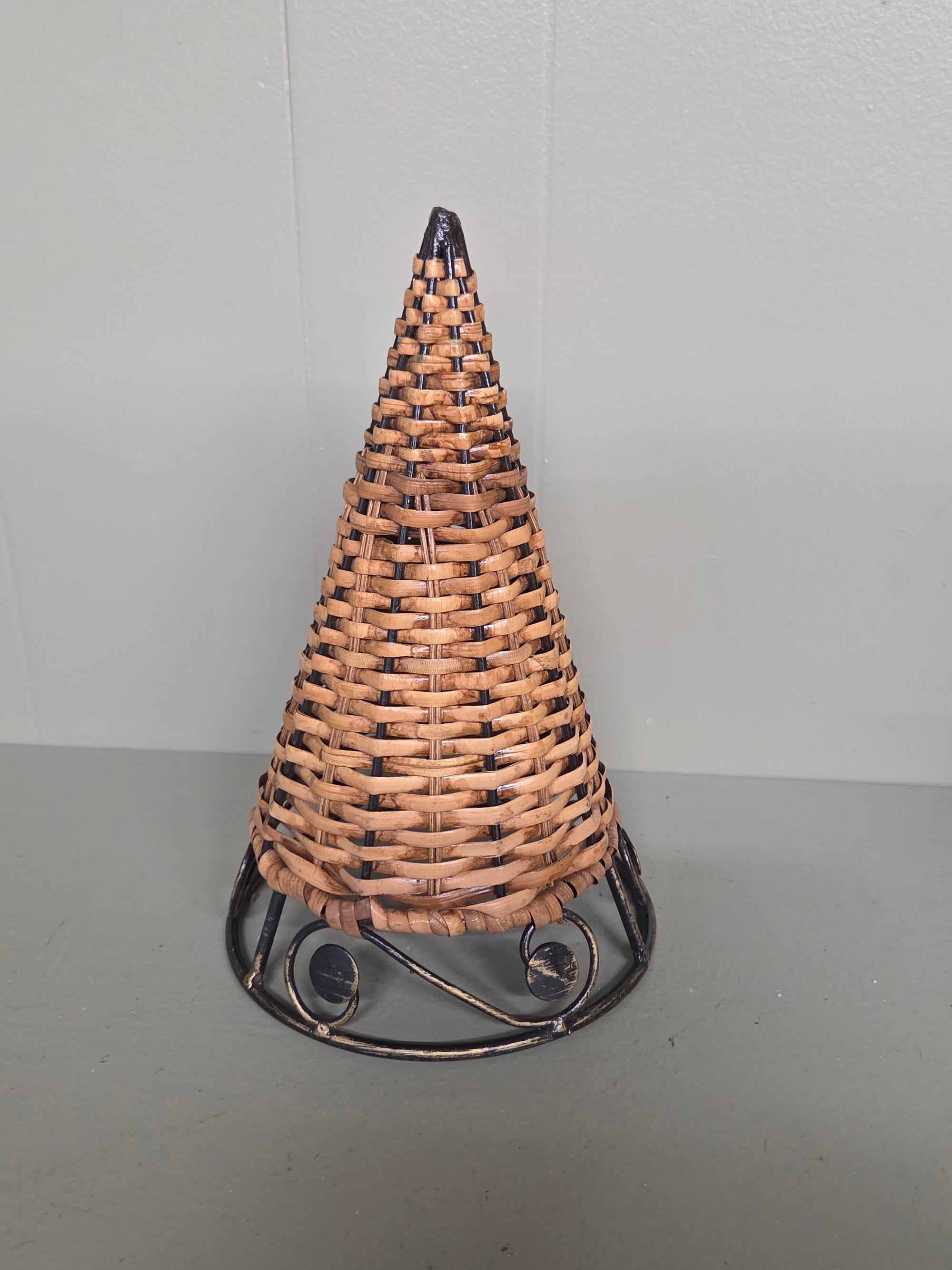 Cone Basket Tree