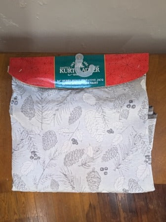 Silver Kurt's Adler Tree Skirt