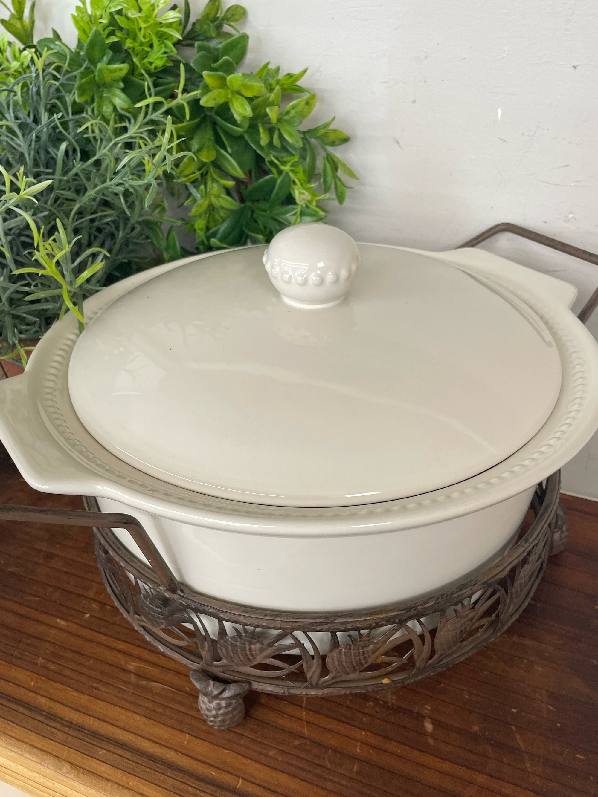 Casserole with Trivet, Holder
