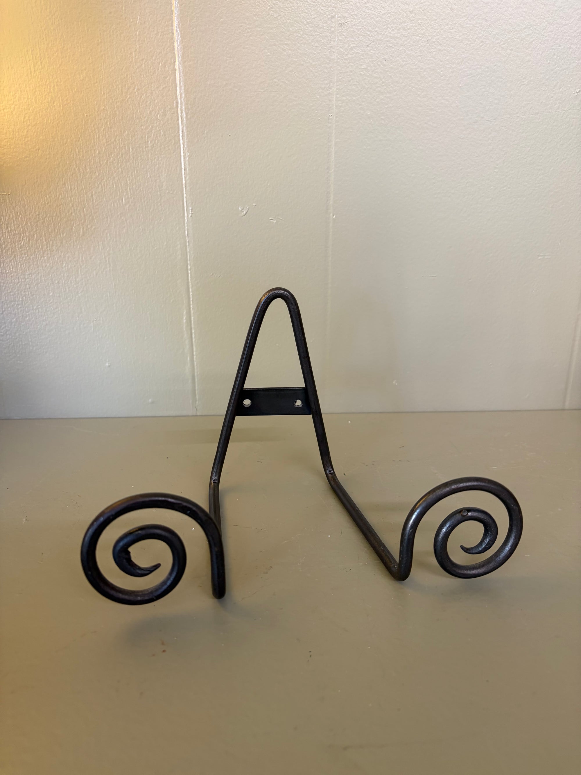 Scroll Metal Easel