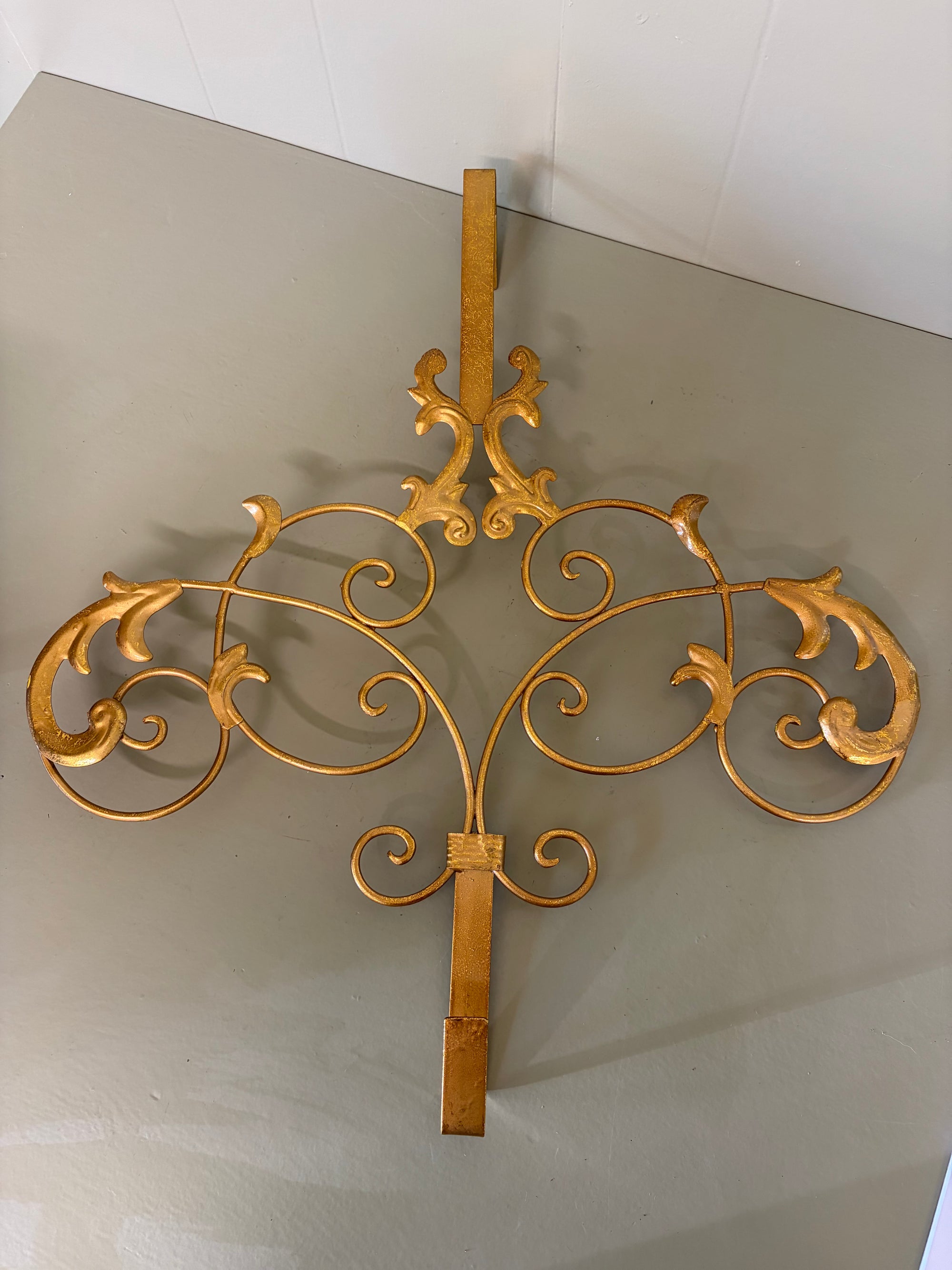 Gold Wreath Hook