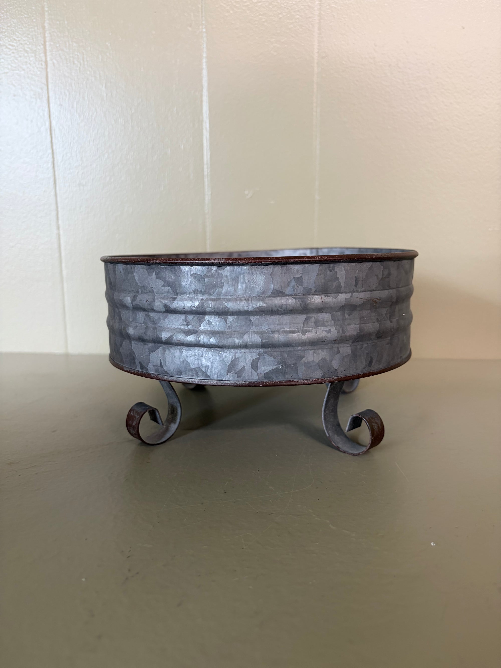 Round Galvanized Metal Tray