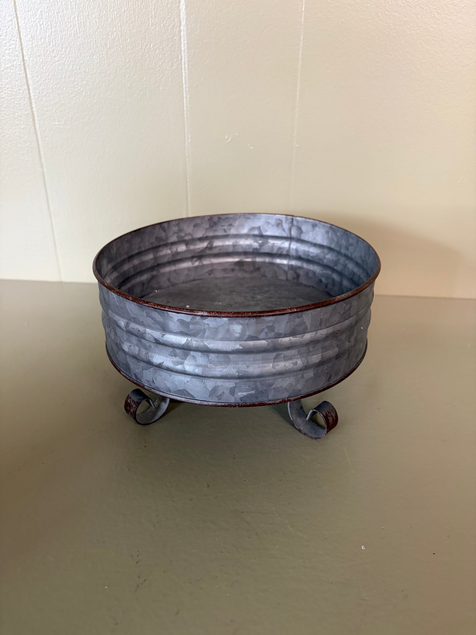 Round Galvanized Metal Tray