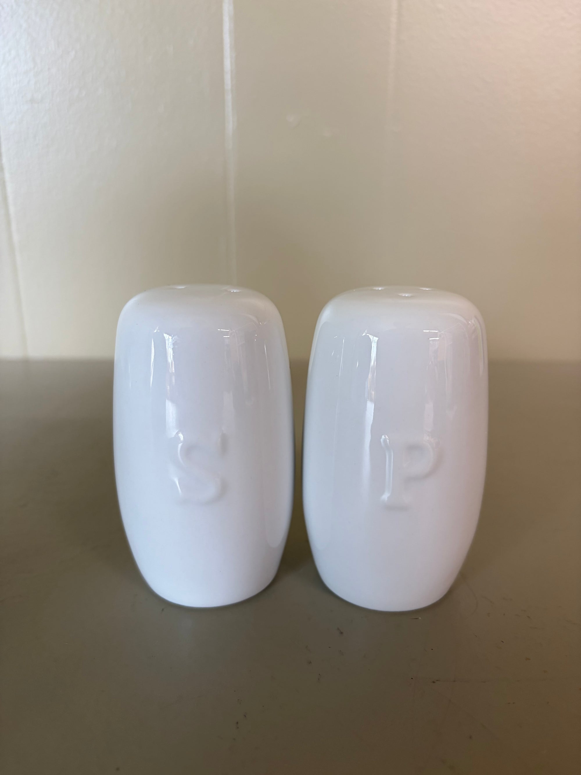 Salt and Pepper Shakers, 2 pc set