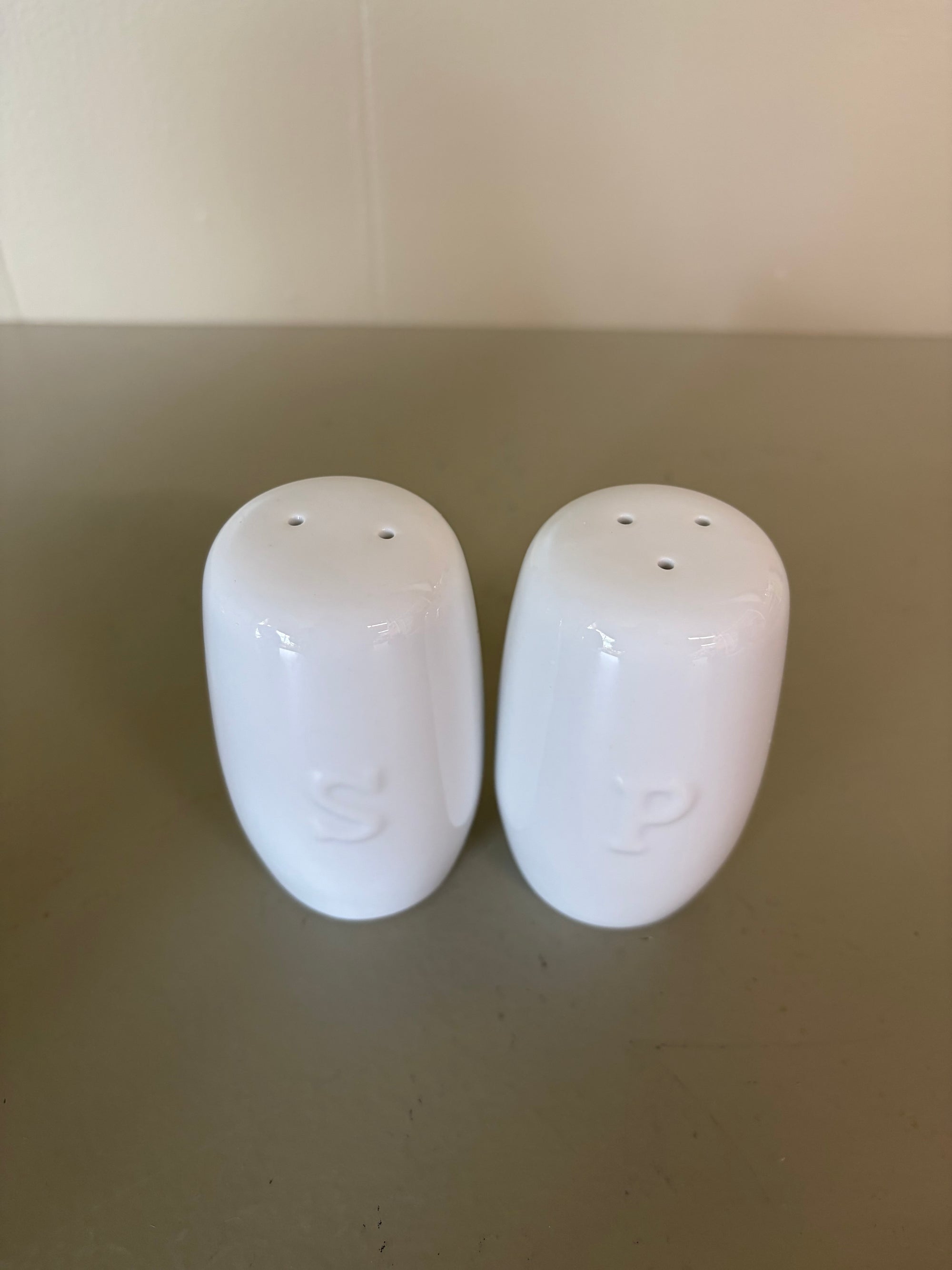 Salt and Pepper Shakers, 2 pc set