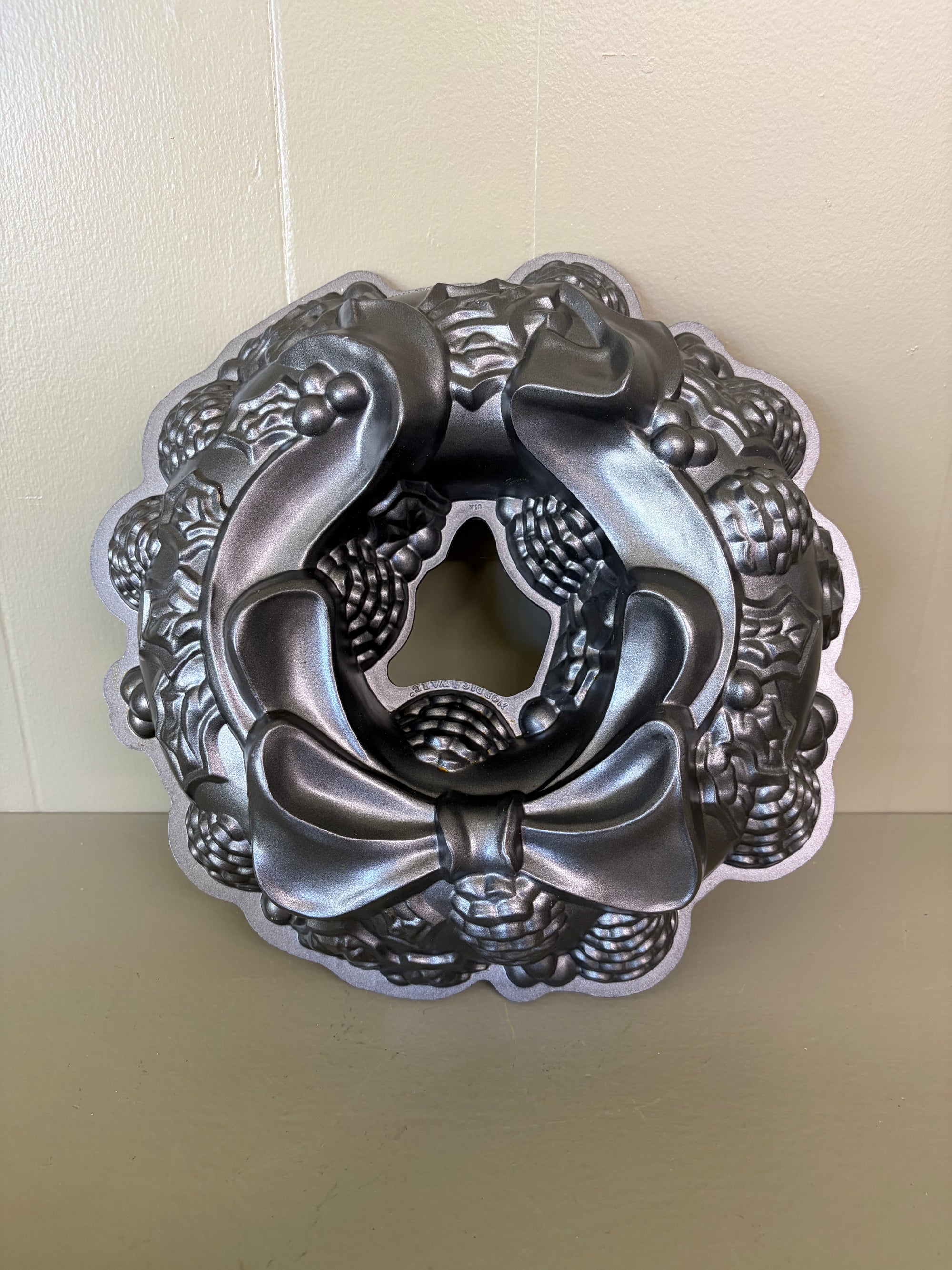 Wreath Bundt Cake Pan