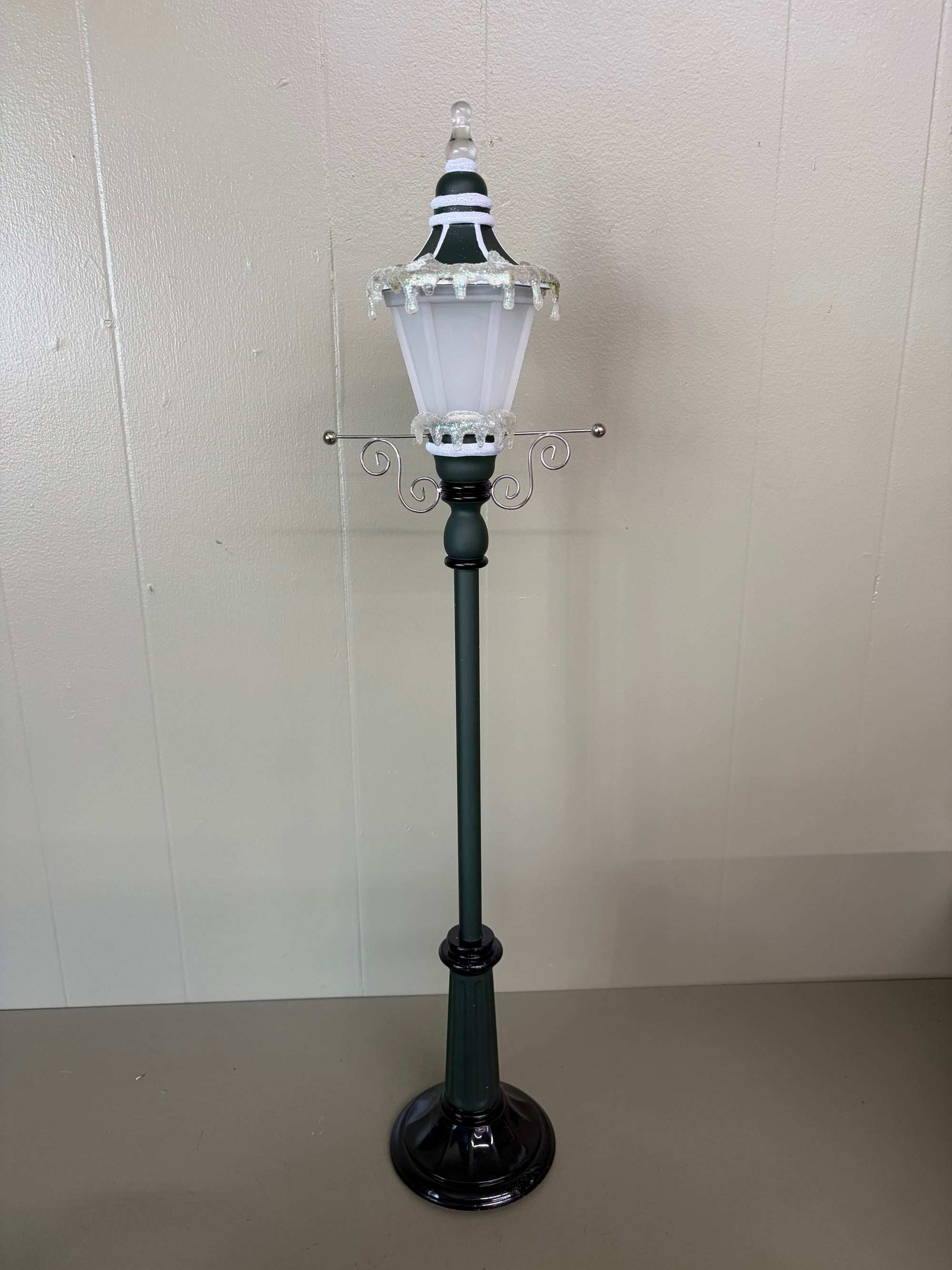 Holiday Figure (Lamp Post)