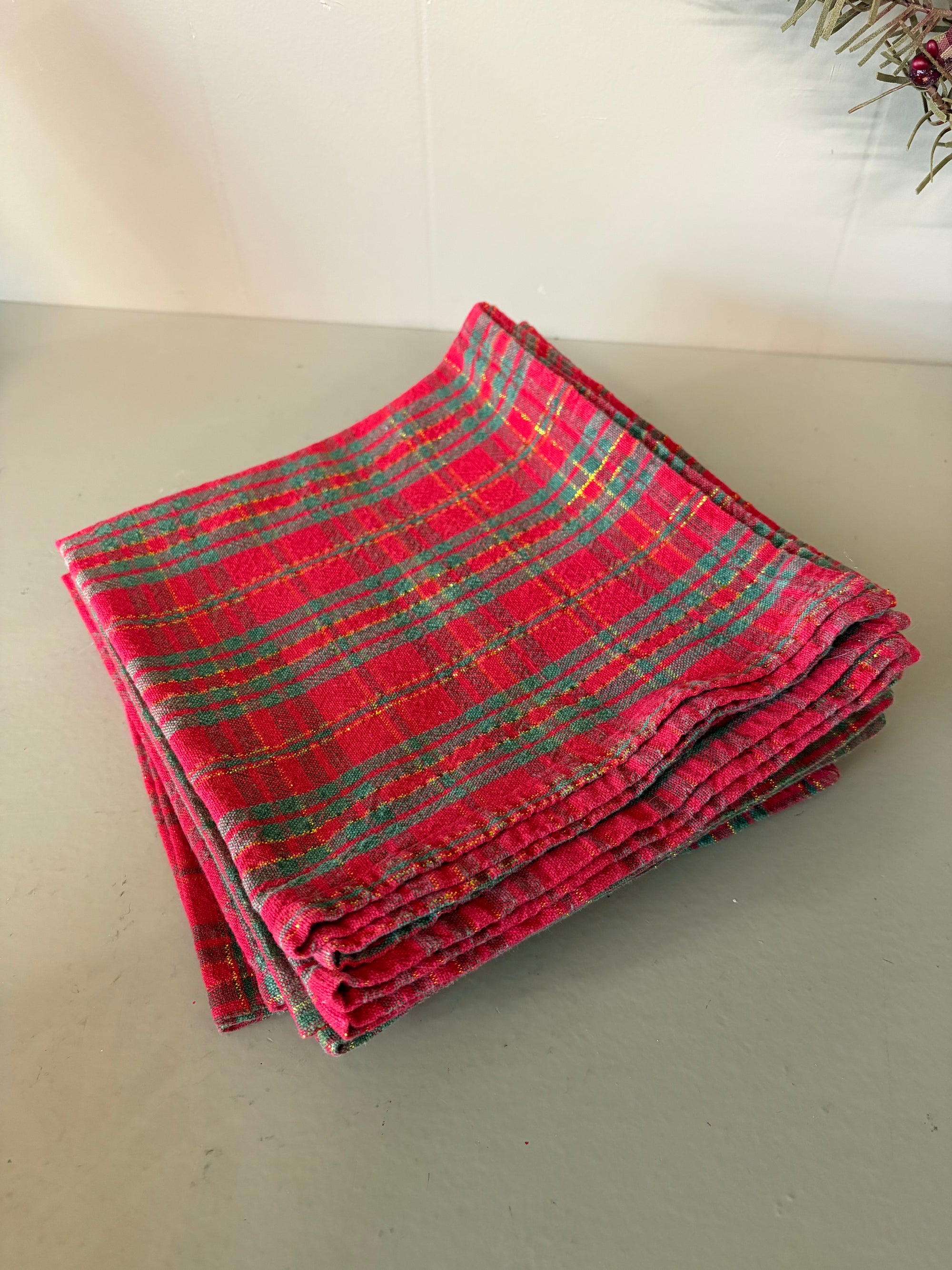 Plaid Linen Set, Set of 8