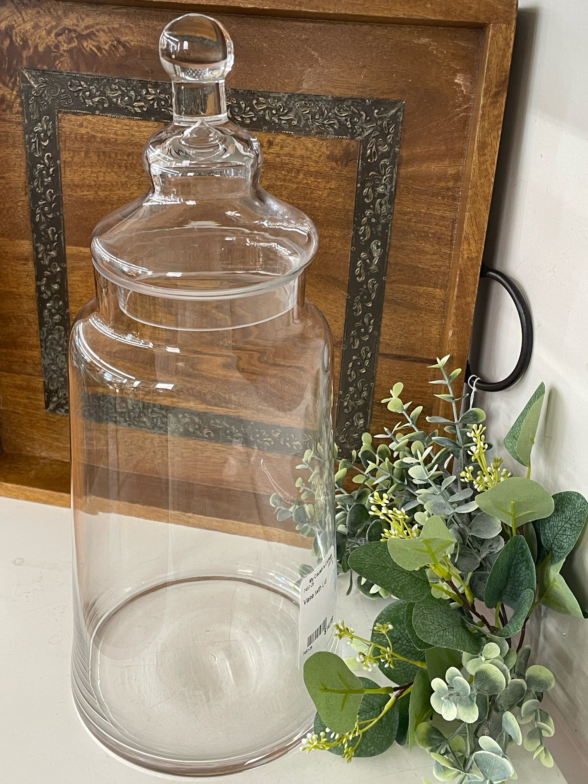 Vase iwth Lid
