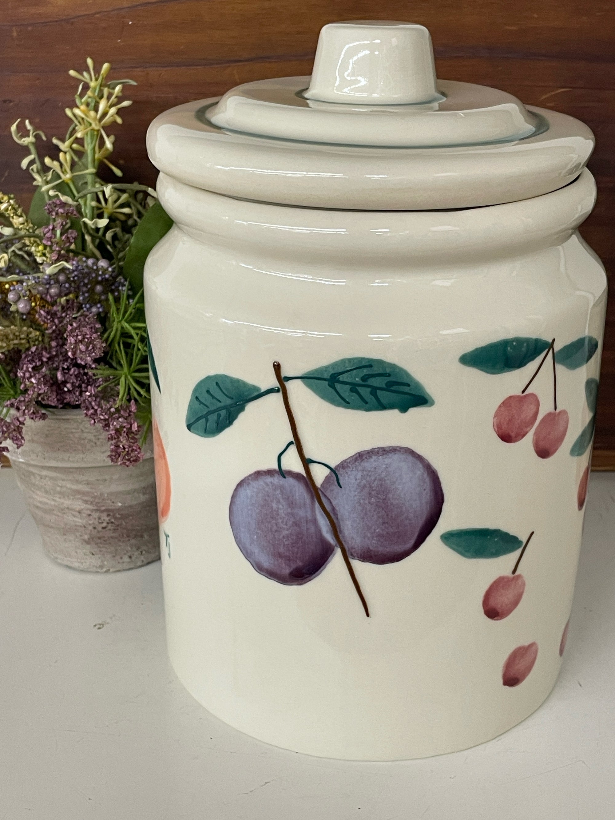 Canister with Lid