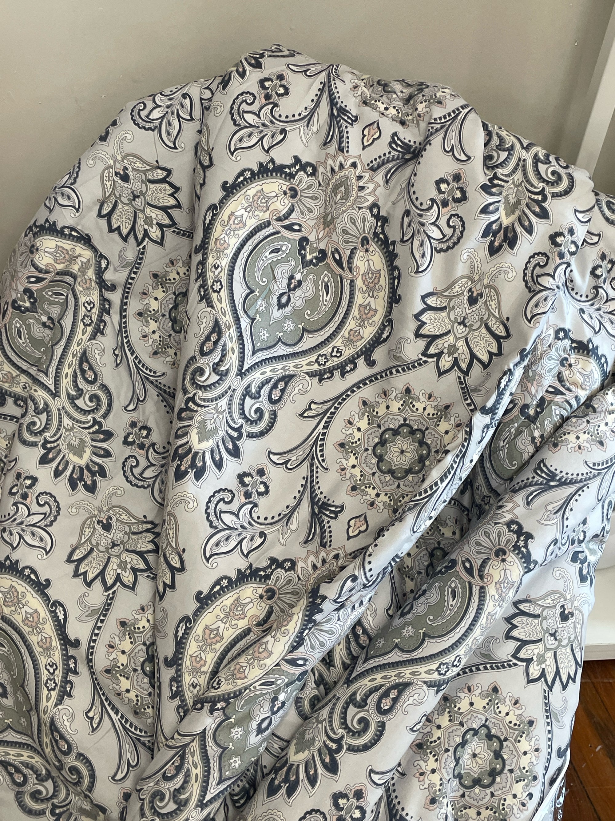 Twin XL Comforter and Sham