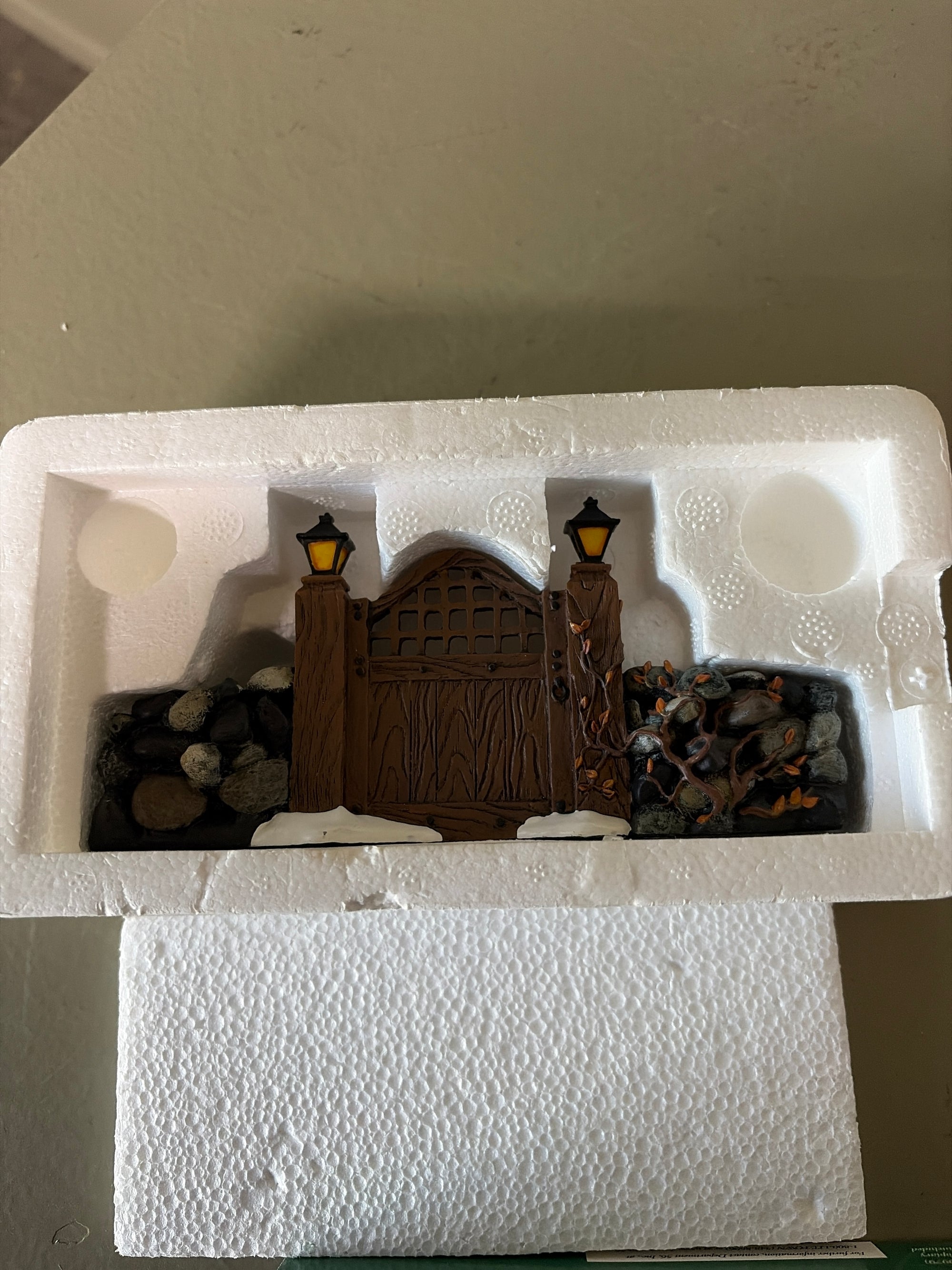 Dept. 56 Fieldstone Entry Gate, Set of 3 - Has Box