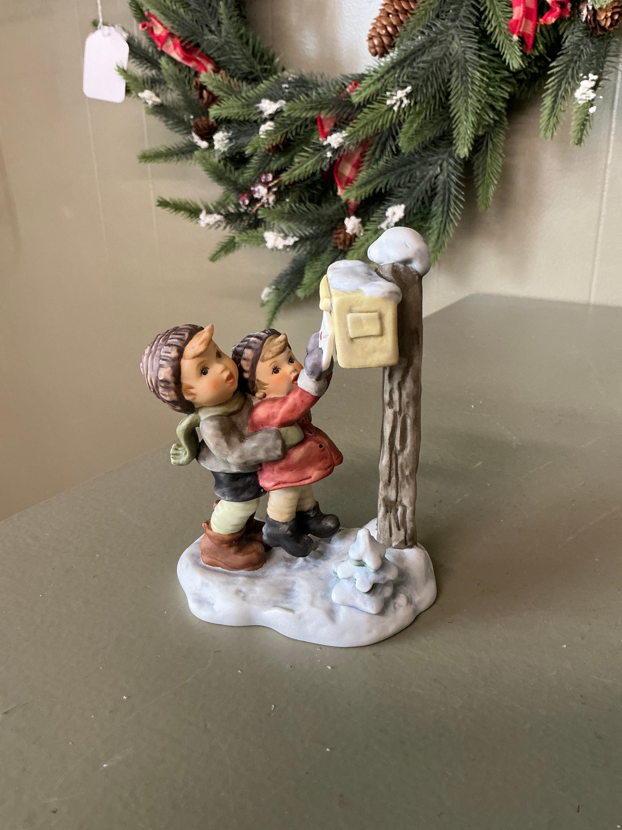 Berta Hummel Sending Season's Greetings, Has Box