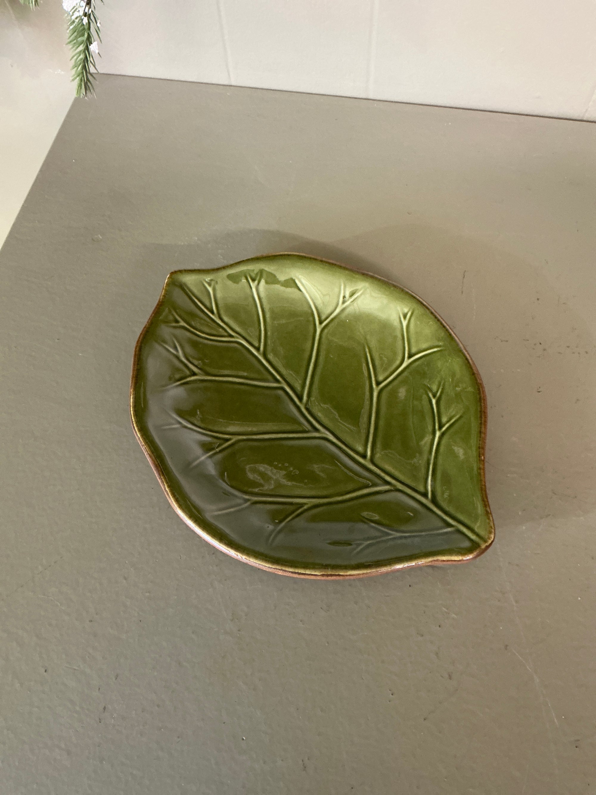 Green  Leaf Plate