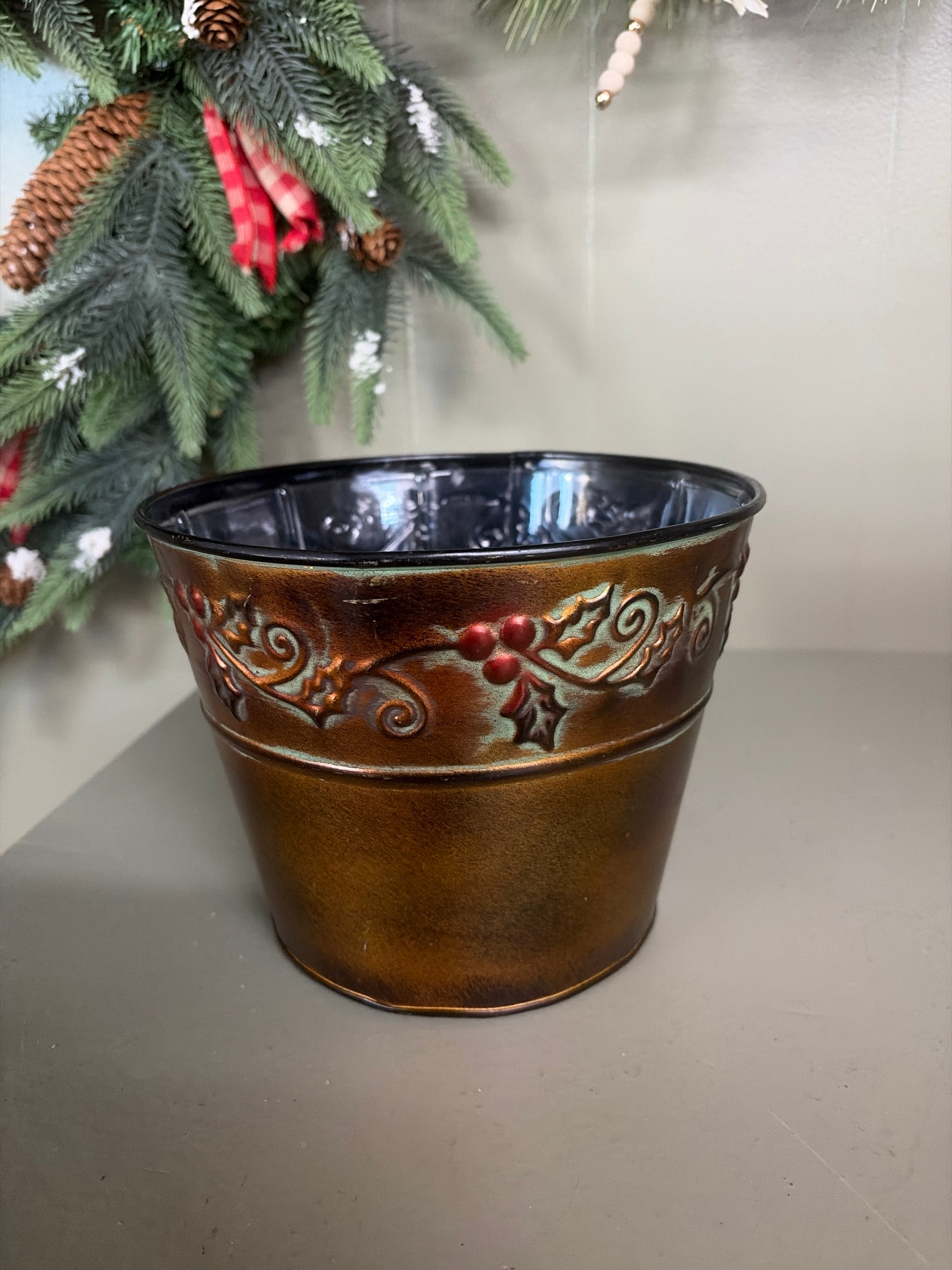 Red  Holly Tin